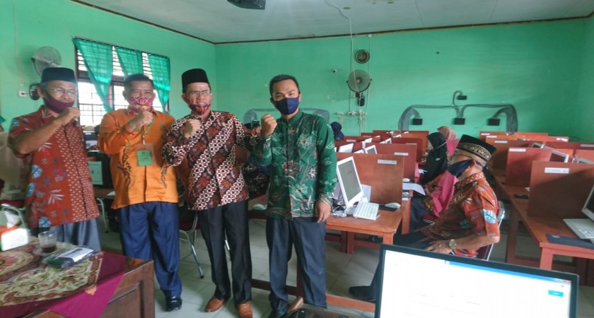 Tim monitoring Pelaksanaan AKG,AKK dan AKP pada TAK MTsN 5 Pesisir Selatan oleh Kasi Penmad Kemenag Kab. Pesisir Selatan